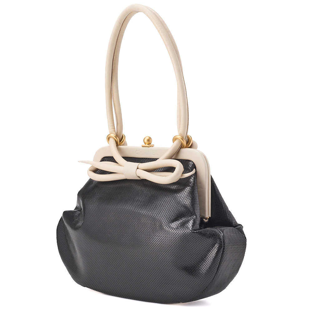 Chanel shoulder bag tote black white perforated leather - Picture 2 of 9